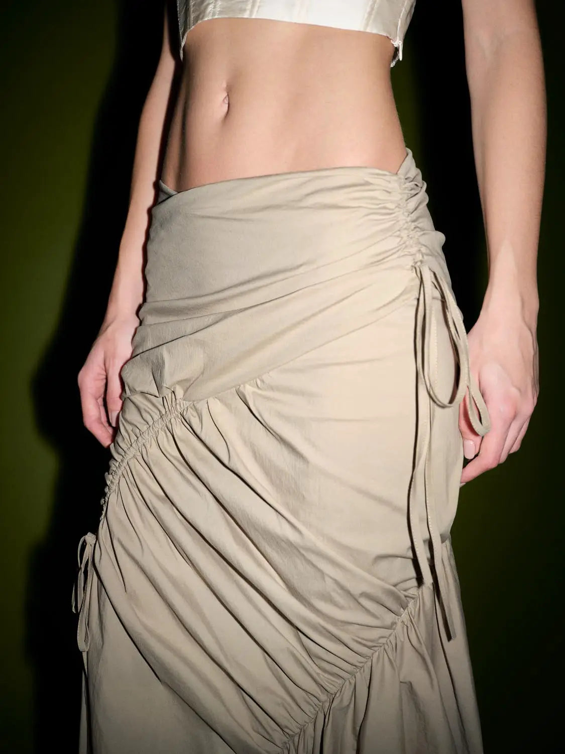 Ruched split-hem fishtail cotton midi skirt in beige, Urban Revivo Fashion