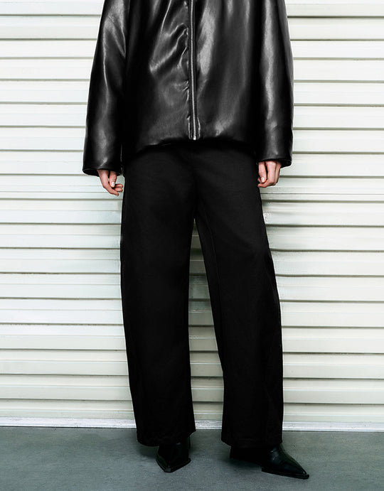 Lockere Hose mit weitem Bein