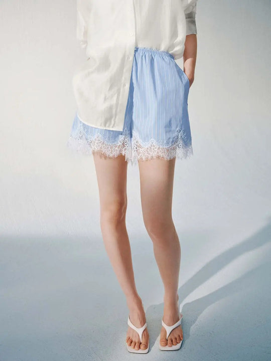 Shorts mit Spitzenbesatz und zum Hineinschlüpfen