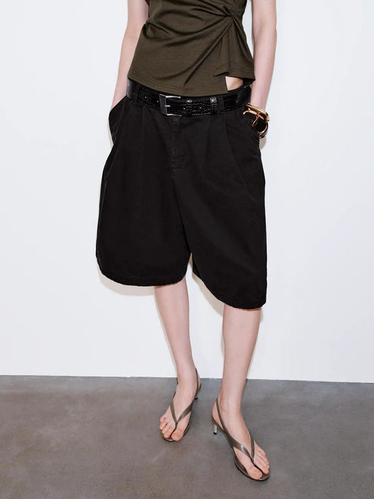 Shorts plissés ajustés avec ceinture