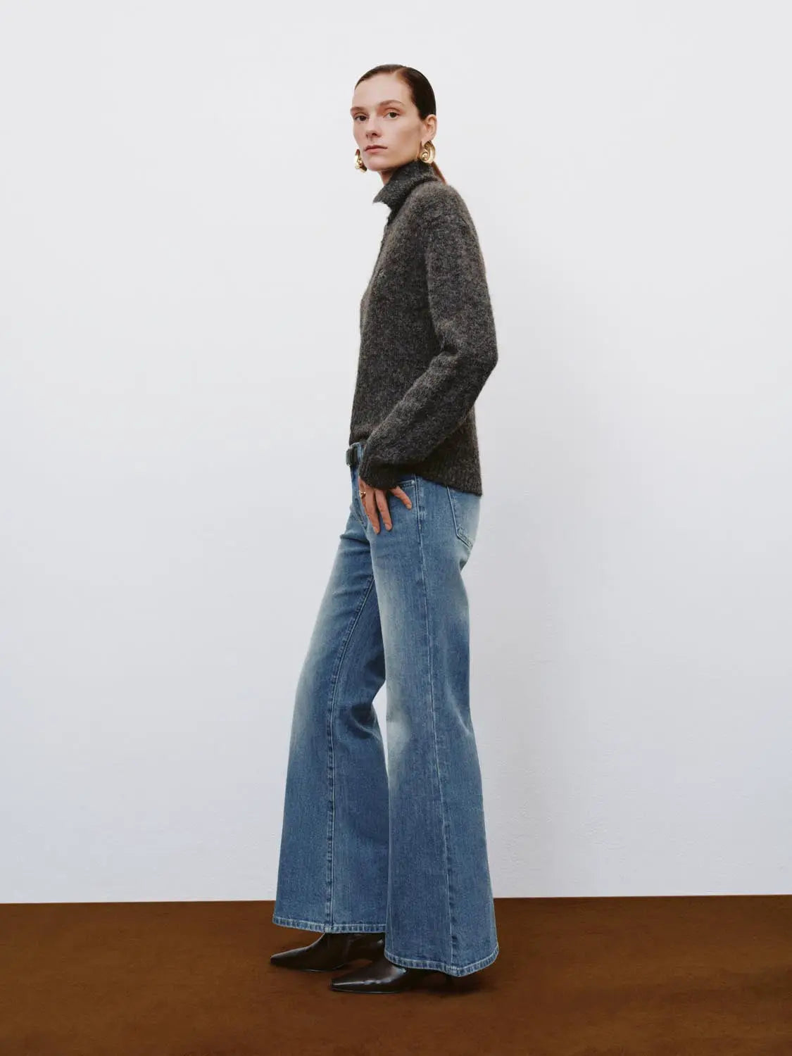Jeans, light blue denim wide-leg fit by Urban Revivo Fashion.