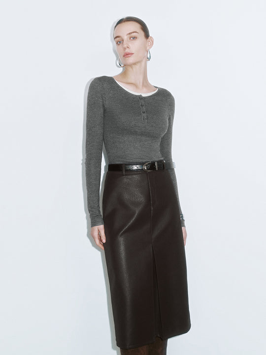 Gestrickte T-Shirts mit halber Knopfleiste