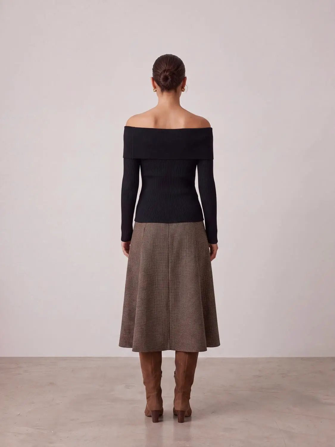 Off-Shoulder Long Sleeve Knitted T-Shirts in black by Urban Revivo Fashion
