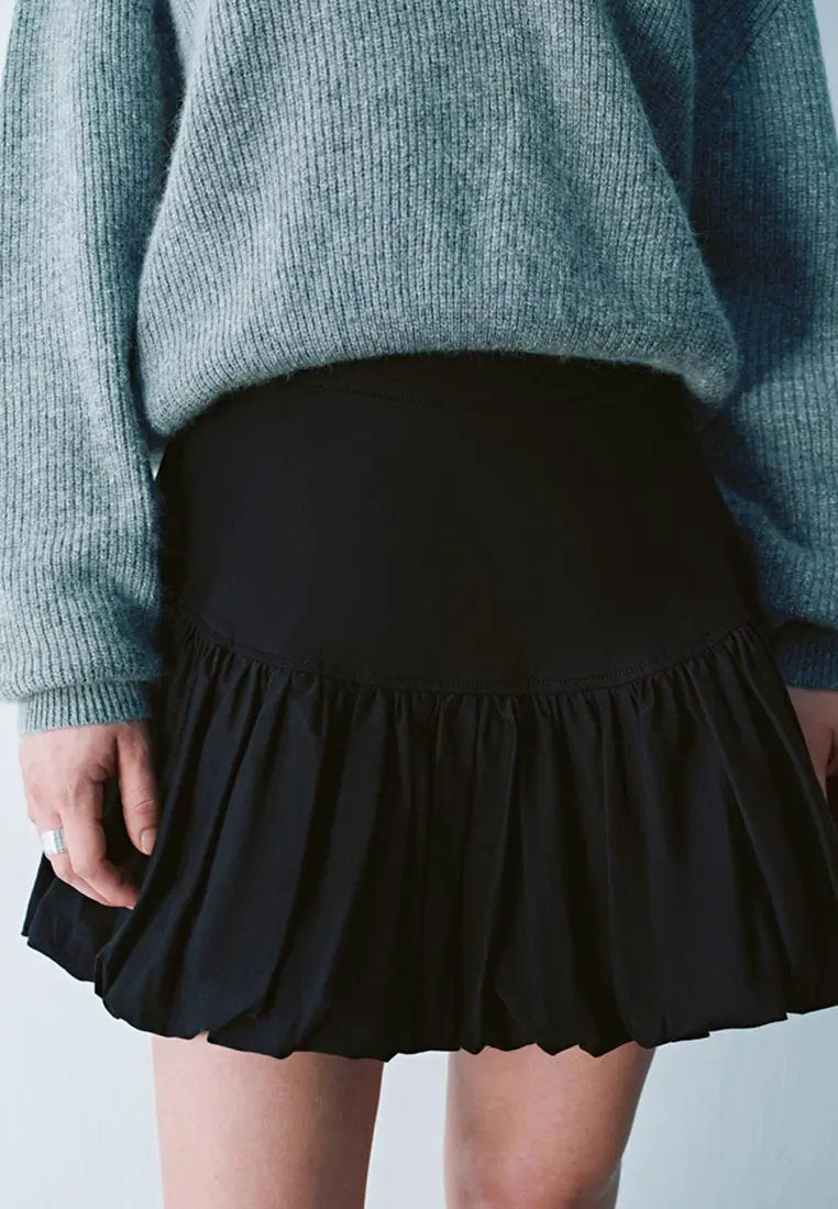 Cotton leopard print tiered ruffle skirt; black A-line silhouette
