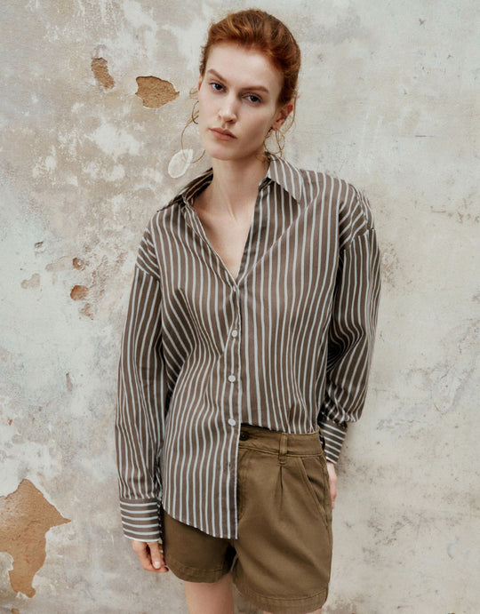 Gestreiftes Hemd mit geknöpftem Revers