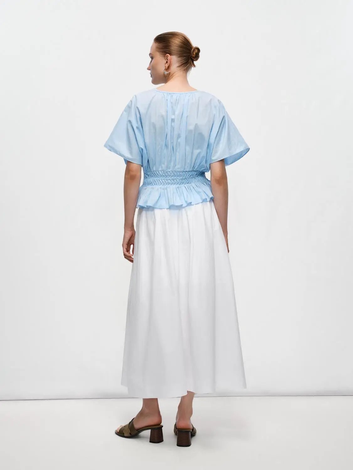 V-neck puff-sleeve smocked-waist cotton-linen blend blouse in light blue, Urban Revivo Fashion
