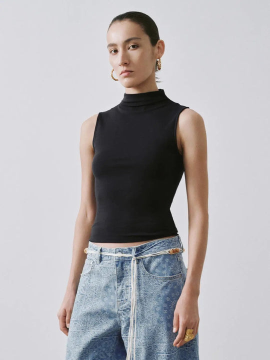 Camisetas sin mangas ajustadas con cuello alto simulado