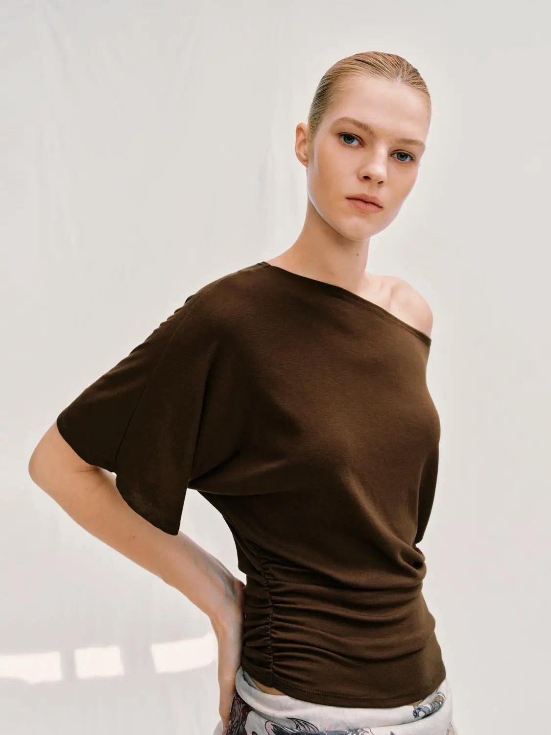 Draped short-sleeve ruched-waist T-shirt in brown by Urban Revivo Fashion.