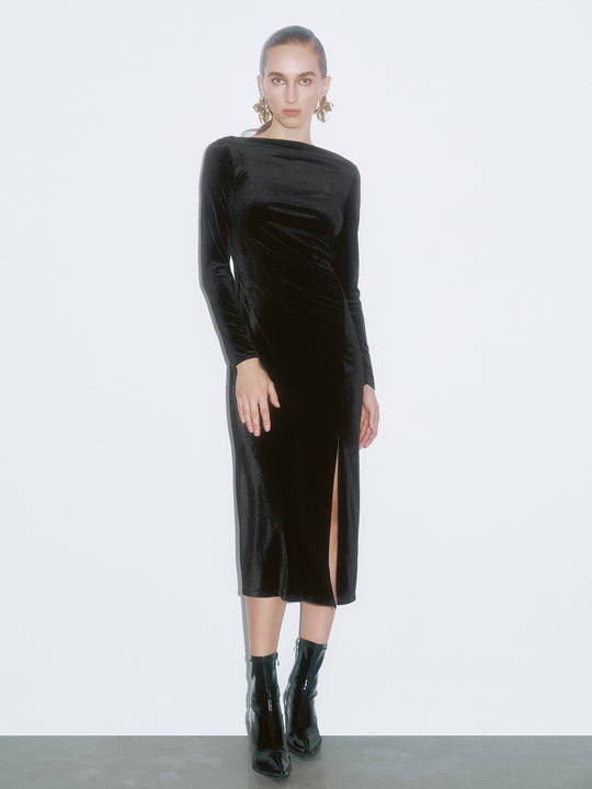 Abiti attillati con orlo arricciato e spacco