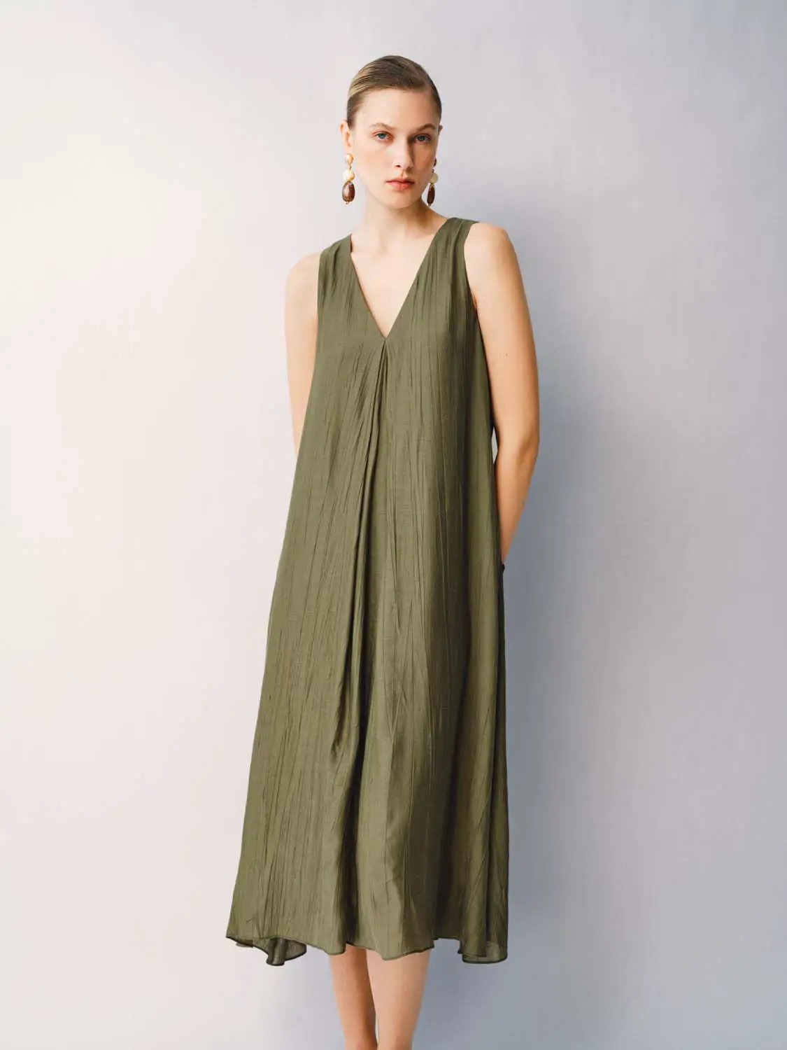 Slight Stretch A-Line Dress olive-green sleeveless with V-neck and front pleats