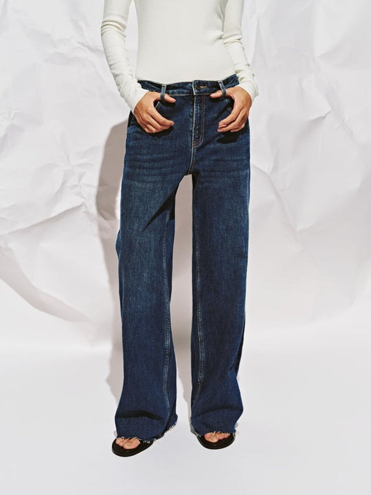 Jeans a gamba larga con orlo grezzo