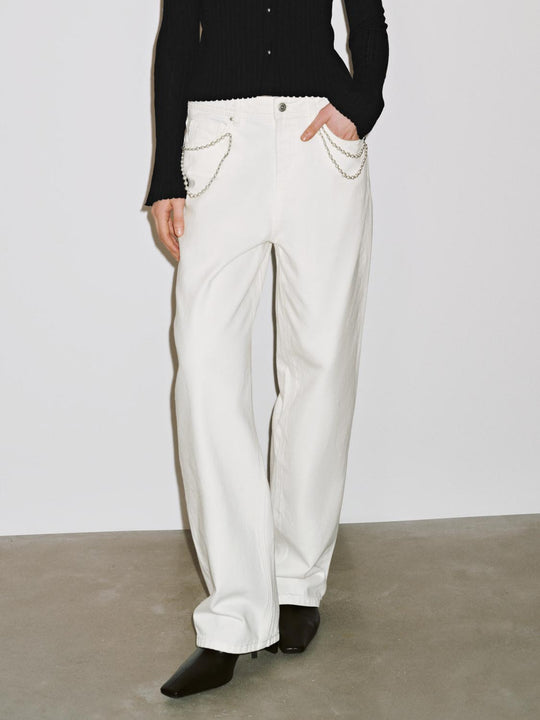 Jeans mit weitem Bein und Kettendetail