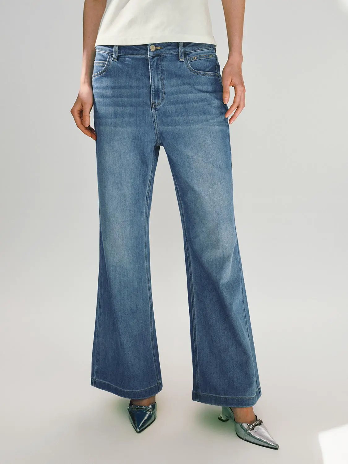 Wide-leg cotton-blend jeans in blue denim with subtle wash