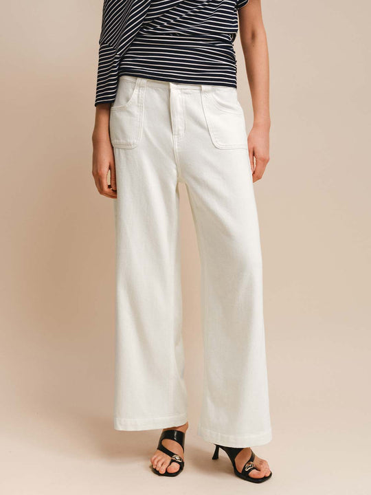 Pantaloni in denim a gamba larga con tasche applicate e passanti per cintura