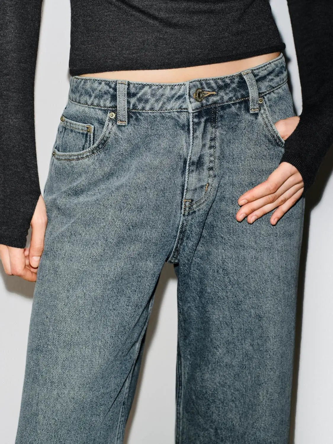 Relaxed high-rise wide-leg Capri cotton jeans, light blue denim