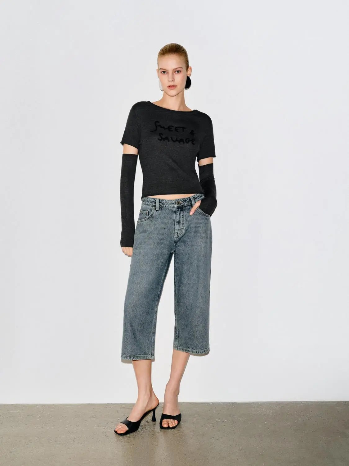 Relaxed High-rise Wide-leg Capri Cotton Jeans by Urban Revivo Fashion in blue denim
