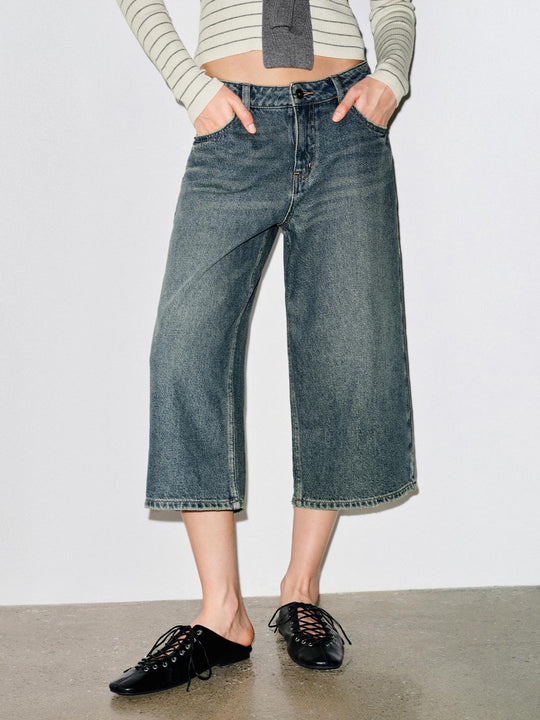 Bequeme Capri-Jeans aus Baumwolle mit mittlerer Leibhöhe und weitem Bein