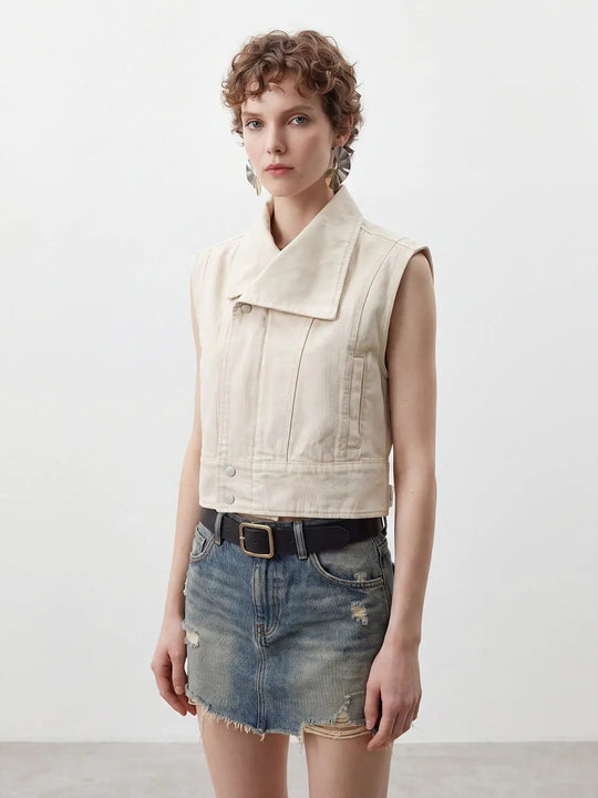 Cropped Sleeveless Jacket With Large Lapel