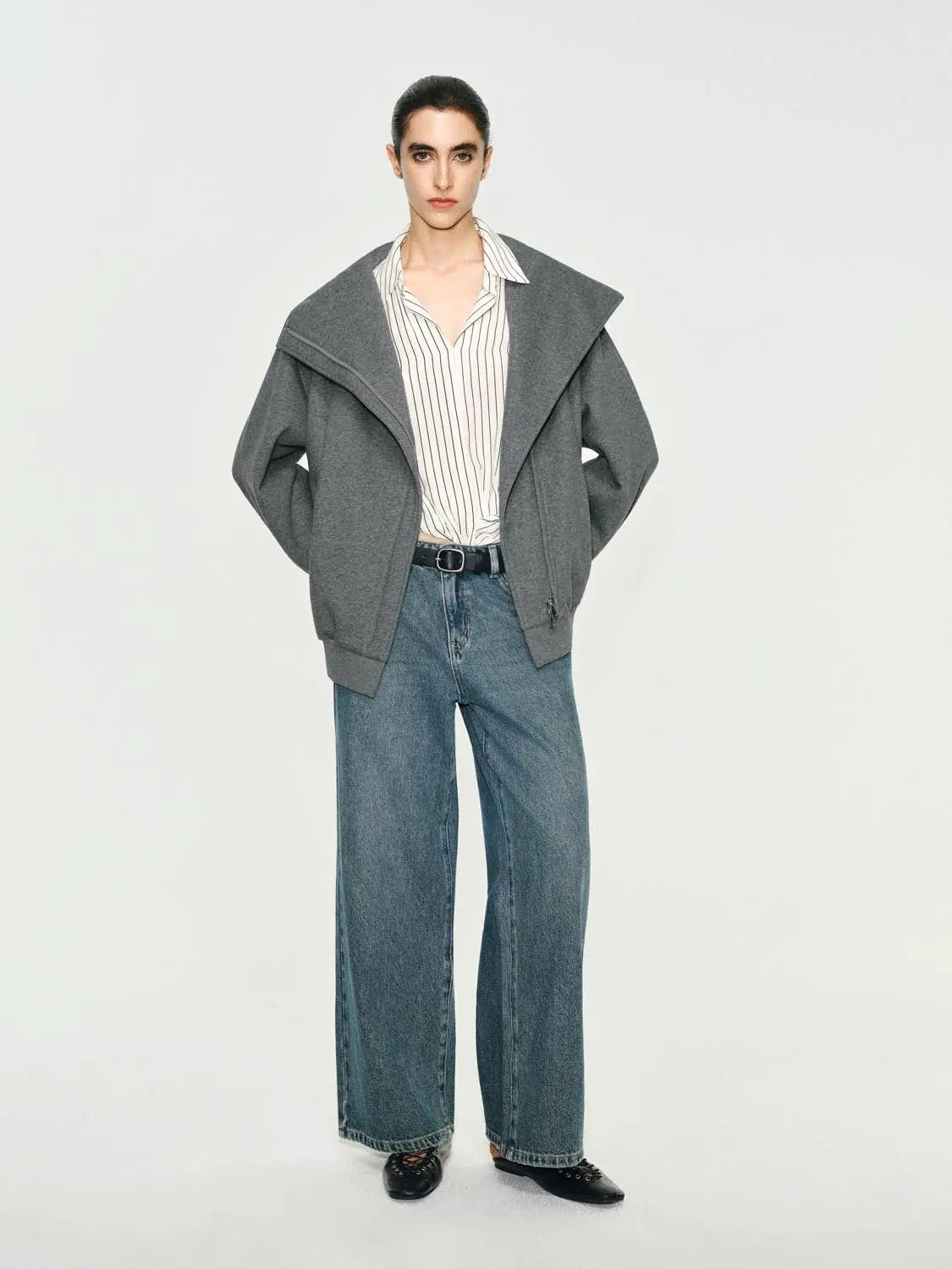 Mid-rise medium-wash cotton wide-leg jeans by Urban Revivo Fashion