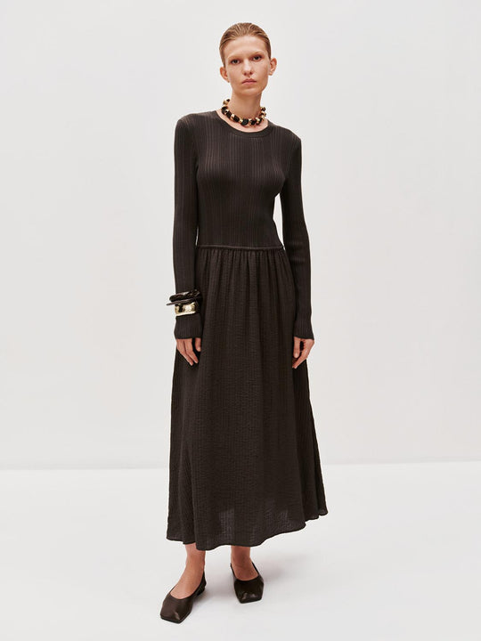 Langärmelige gestrickte Midikleider