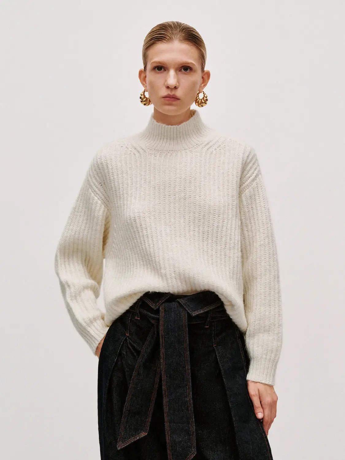 W_Knitted T-Shirts cream high-neck long-sleeve knit sweater on model