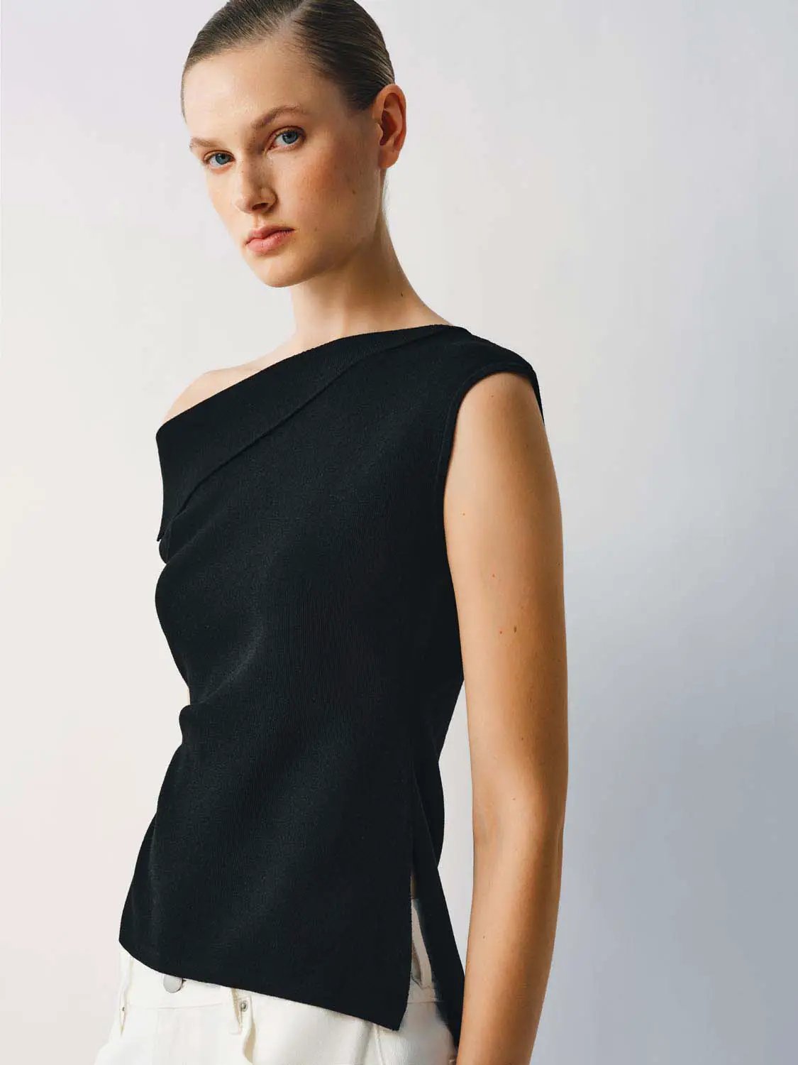 Medium Stretch T-Shirt, black knitted one-shoulder top