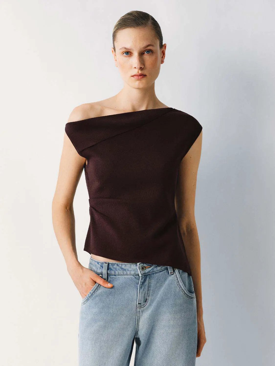 Medium Stretch T-Shirt by Urban Revivo Fashion in burgundy knitted fabric