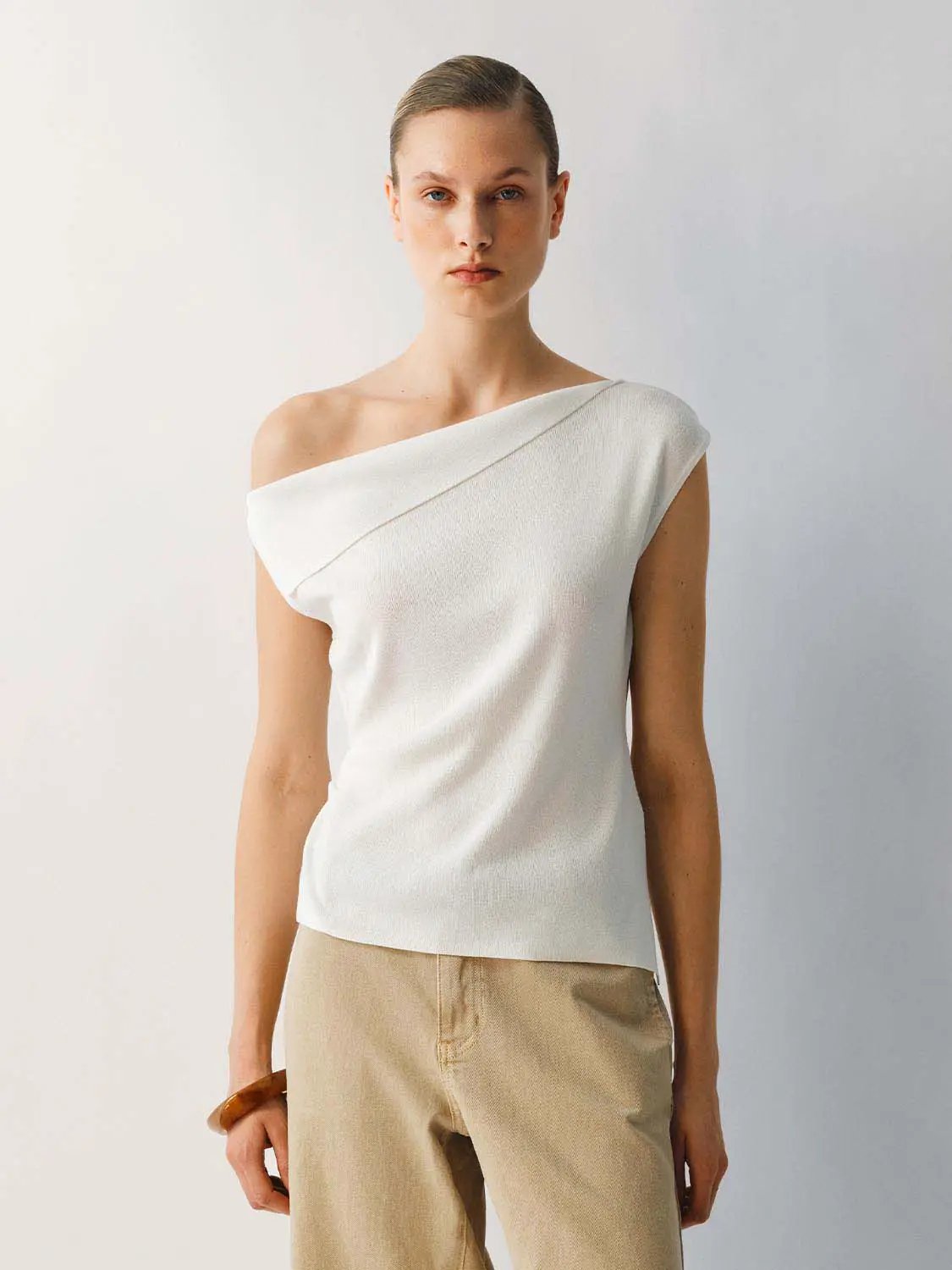 Medium Stretch T-Shirt by Urban Revivo Fashion in white knit, one-shoulder neckline