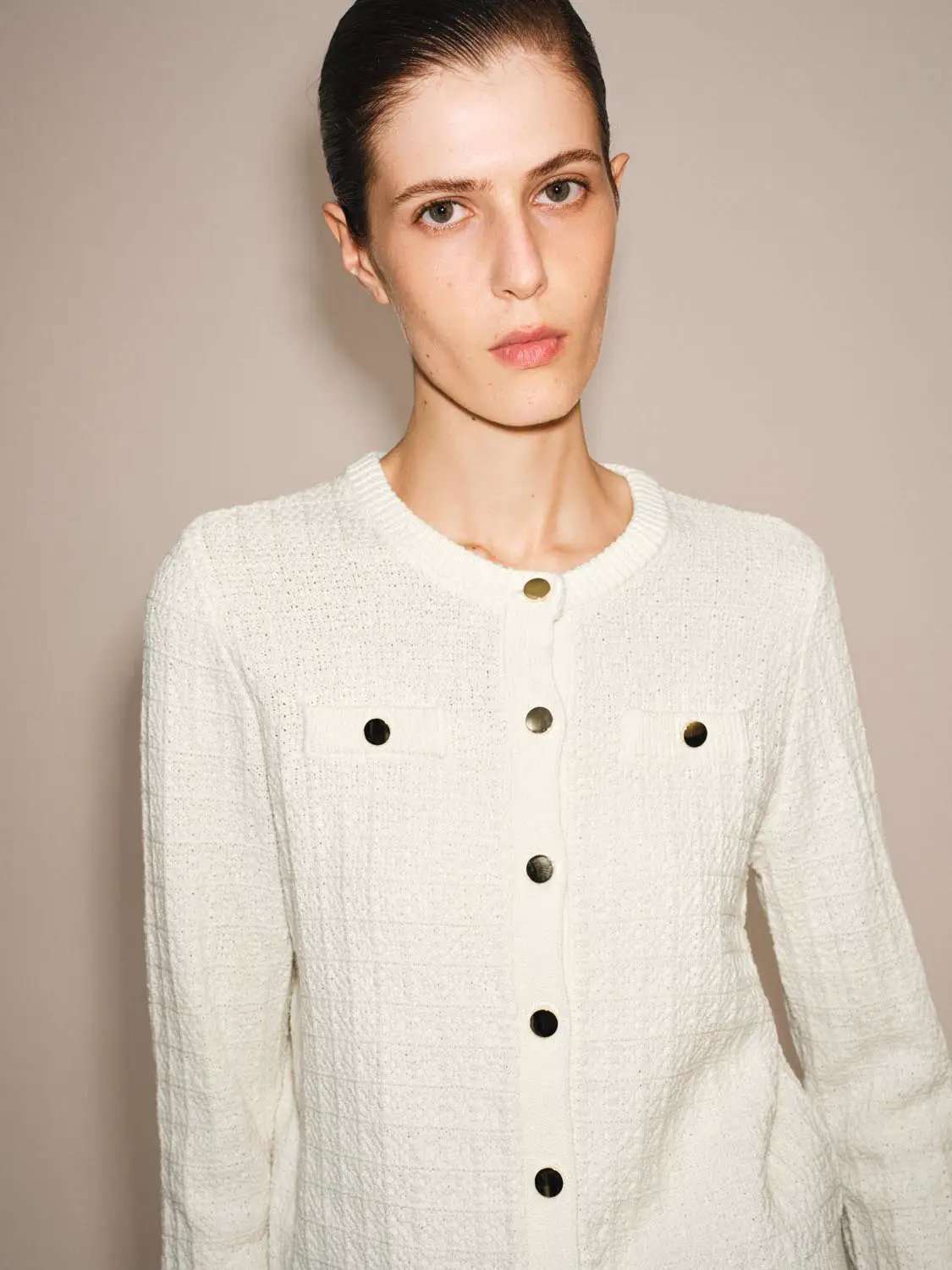 Knitted cardigan in white with textured knit and gold-tone buttons on front, Urban Revivo Fashion.
