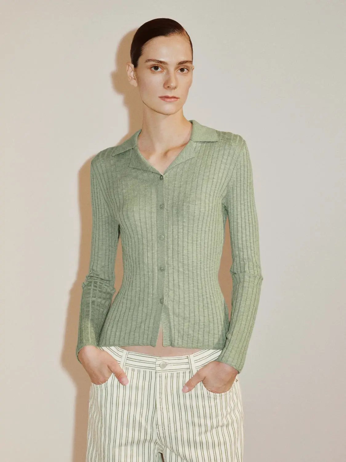 Ribbed cotton-blend shirt-collar cardigan in sage green, button-front