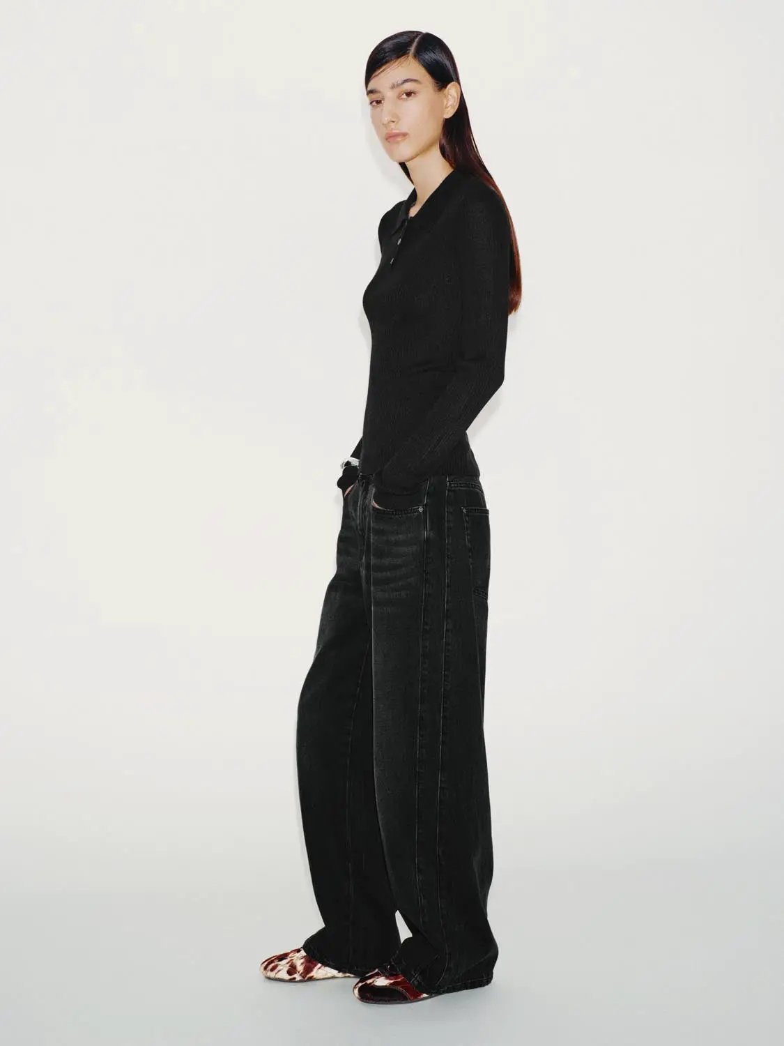 Knit T-Shirt, black ribbed knitted long-sleeve top with collar, paired with wide-leg black jeans