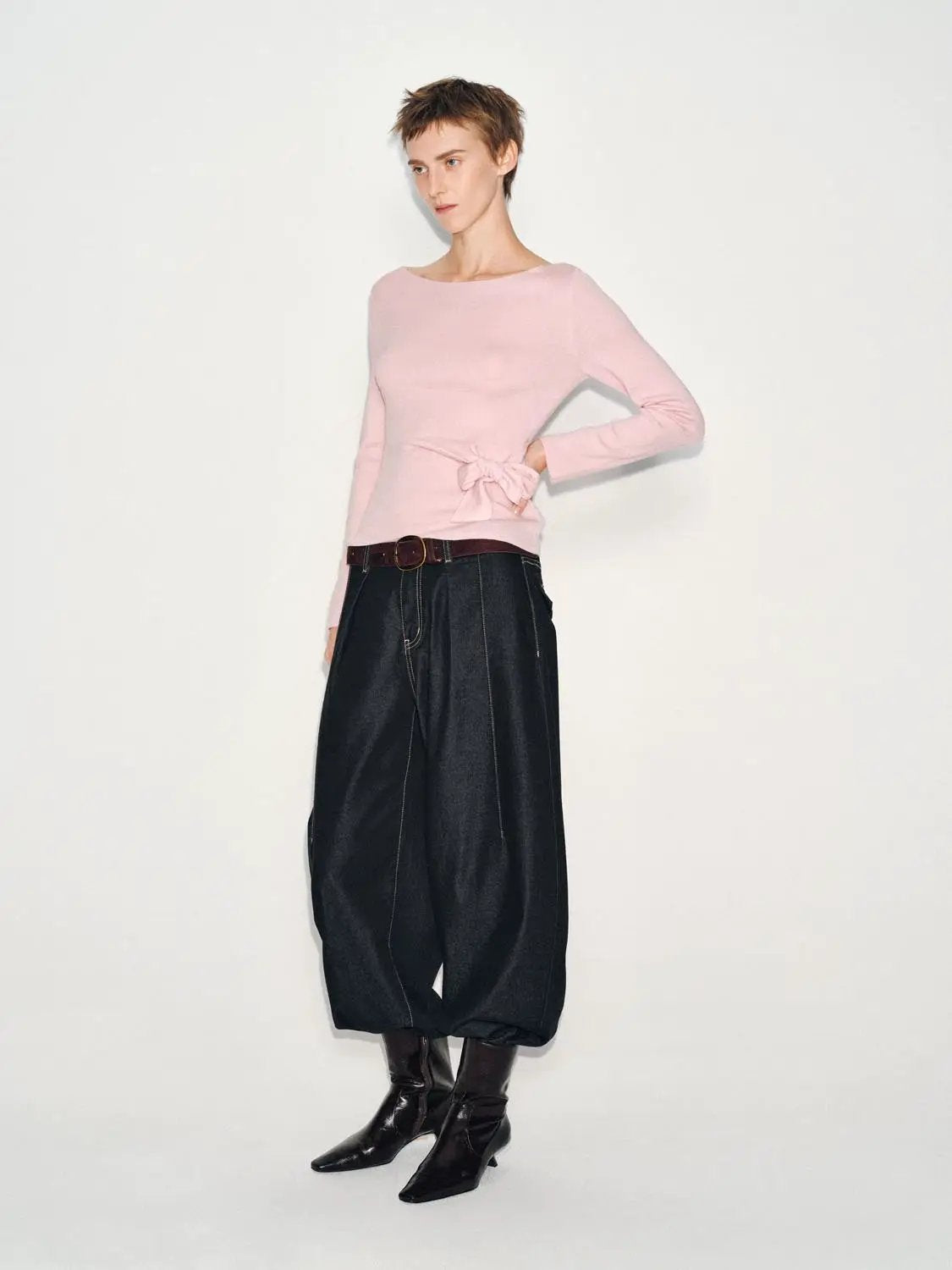 Ribbed long-sleeve boat-neck tie-waist knit top in pale pink, Urban Revivo Fashion