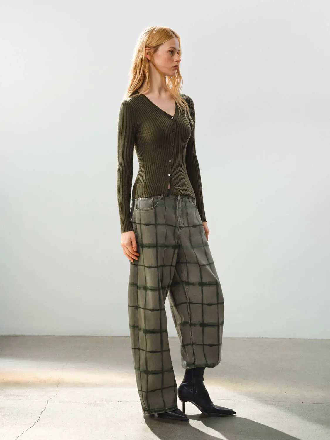Fitted ribbed knit V-neck cardigan in olive green with long sleeves and button front