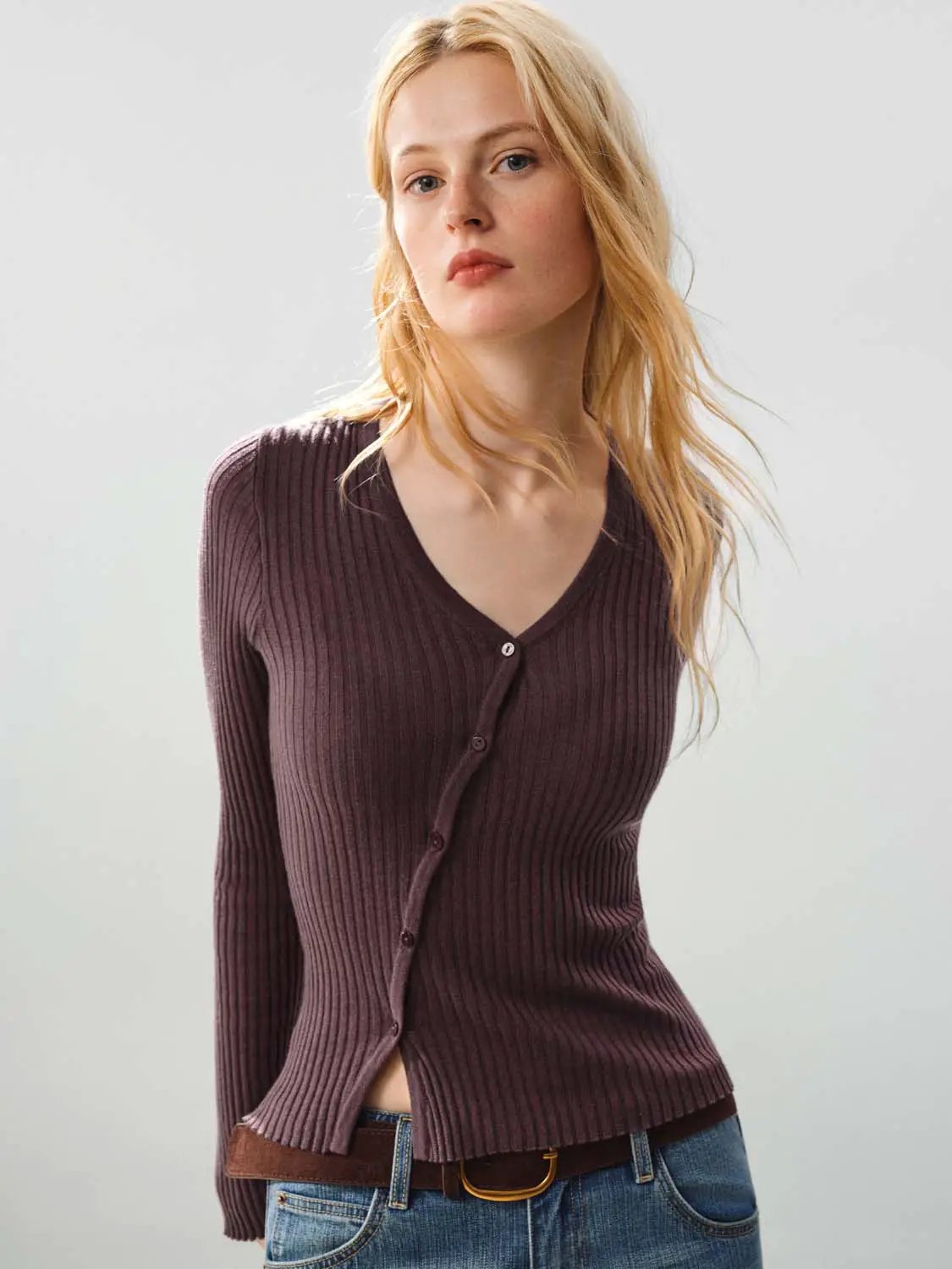 Fitted ribbed knit V-neck long-sleeve cardigan in burgundy with button front by Urban Revivo Fashion
