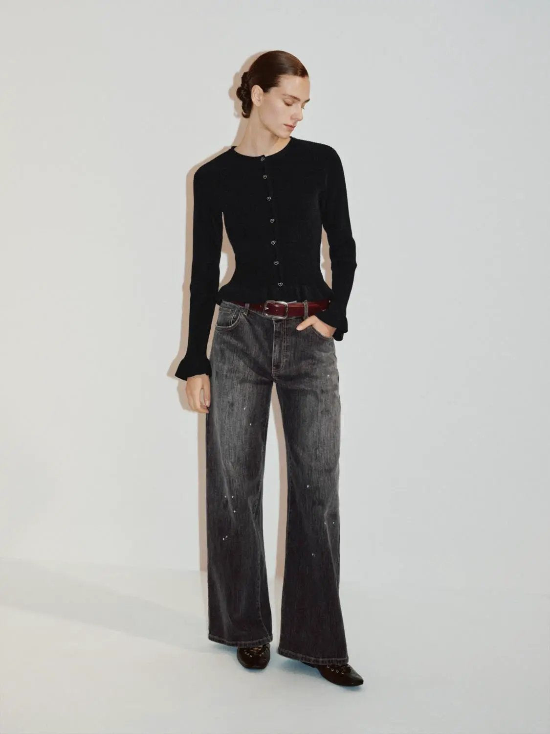 Ribbed heart-button crew-neck long-sleeve cardigan in black