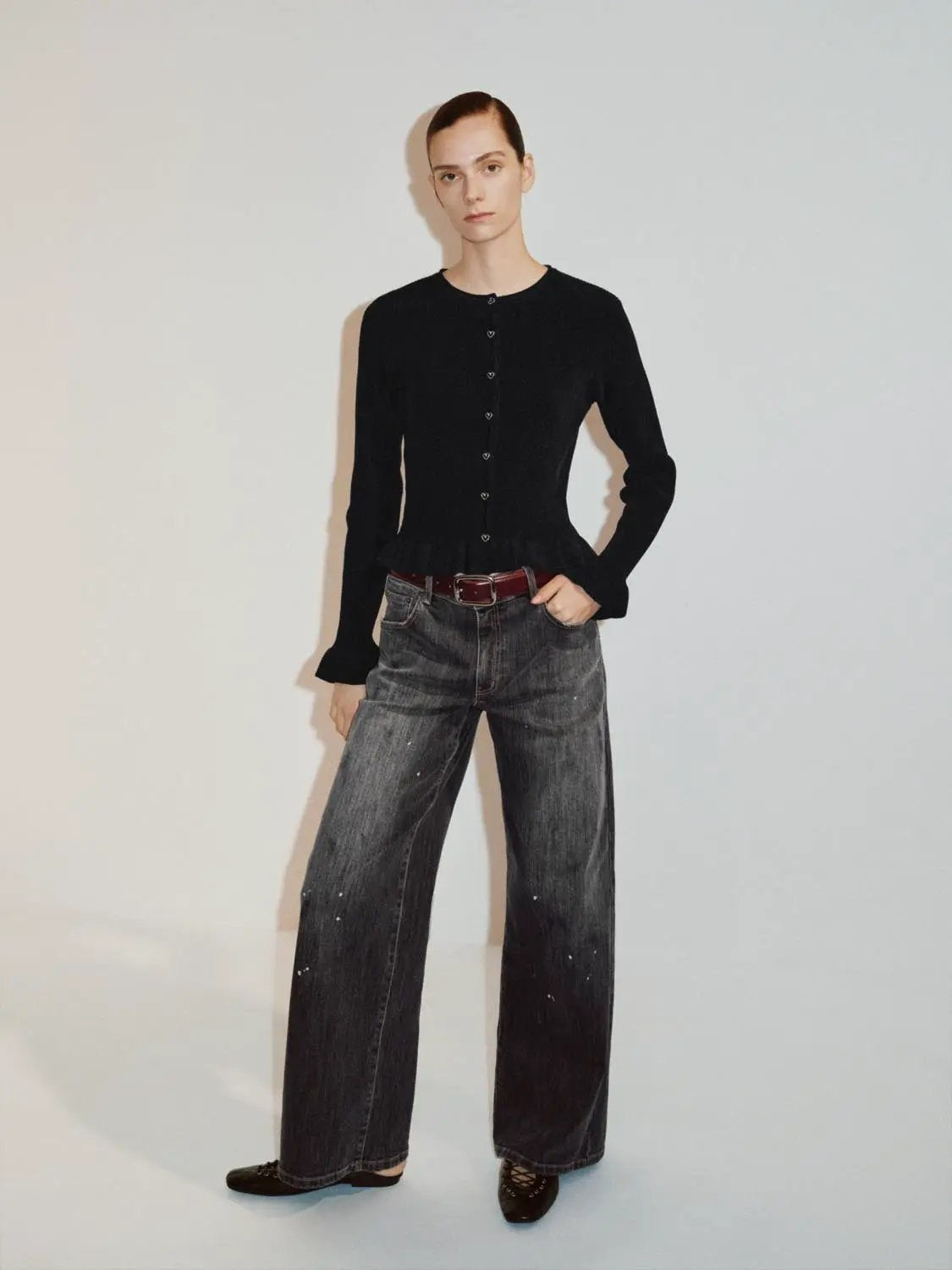 Ribbed heart-button crew neck long-sleeve cardigan, black knitted, Urban Revivo Fashion.