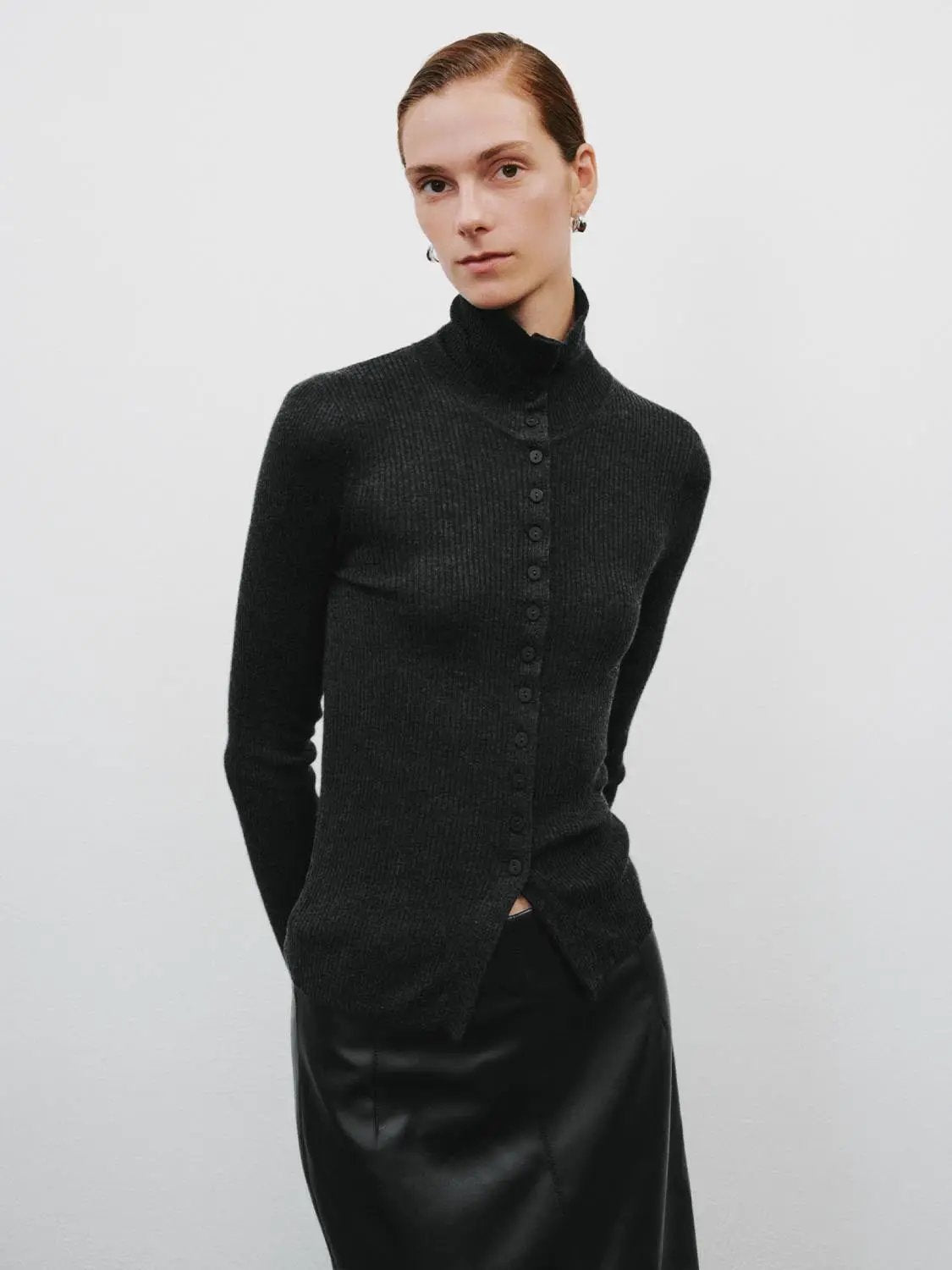 Ribbed slim mock-neck knit cardigan by Urban Revivo in black