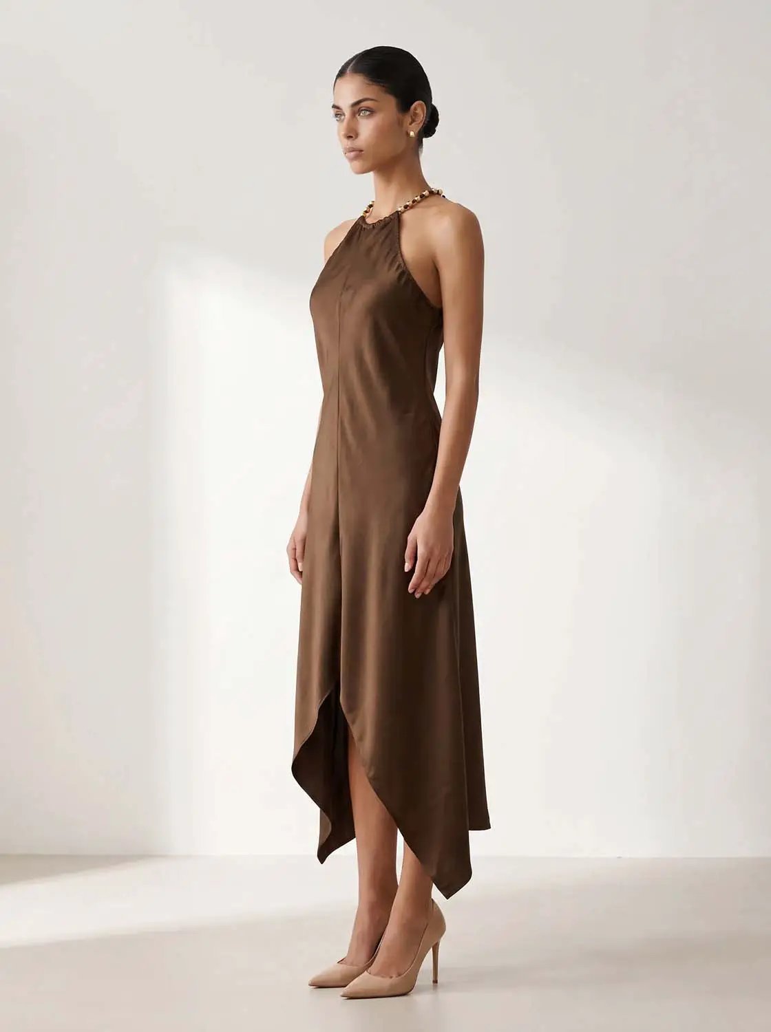 A-line satin dress in brown with halter-neck and asymmetric hem, Urban Revivo Fashion