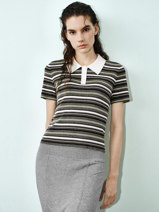 Gestrickte gestreifte T-Shirts