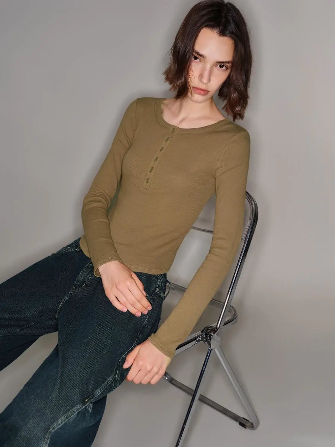 T-shirt in tan ribbed knit, long-sleeve Henley with button placket.
