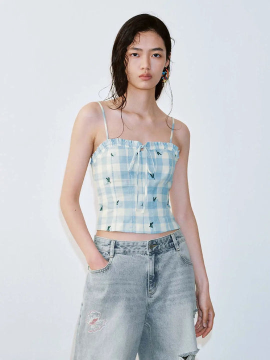 Tops de tirantes con detalle de lazo y contraste