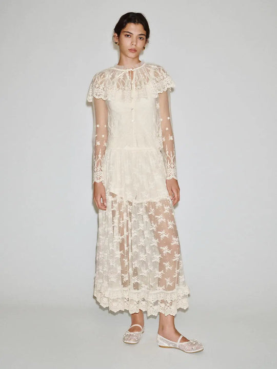 Chemise à manches longues avec col volanté et broderies florales