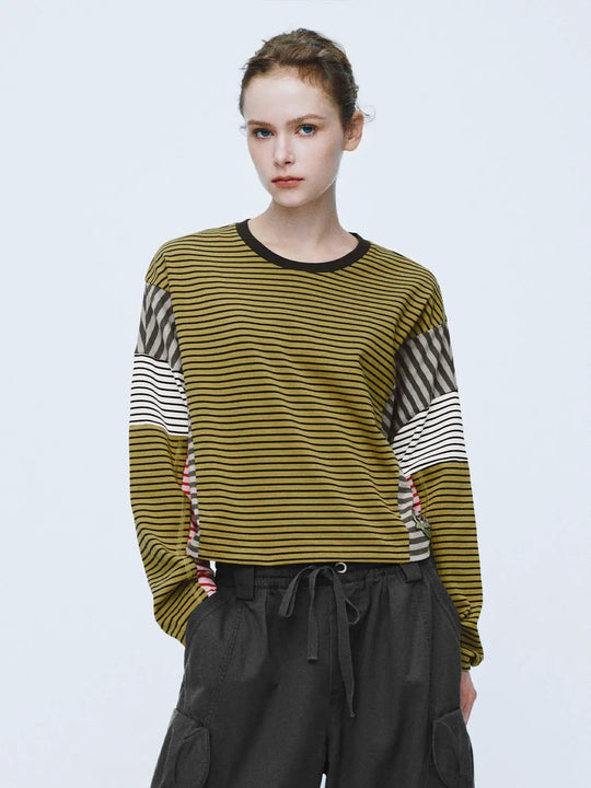 Gestreiftes Baumwoll-T-Shirt mit Patchwork, Rundhalsausschnitt und langen Ärmeln