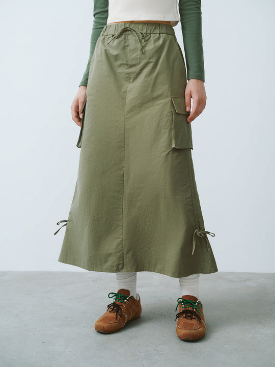 Falda midi de corte A con cintura con cordón