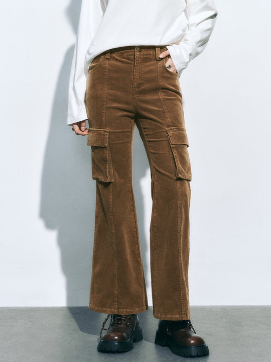 Pantalon évasé à poches à rabat en velours côtelé