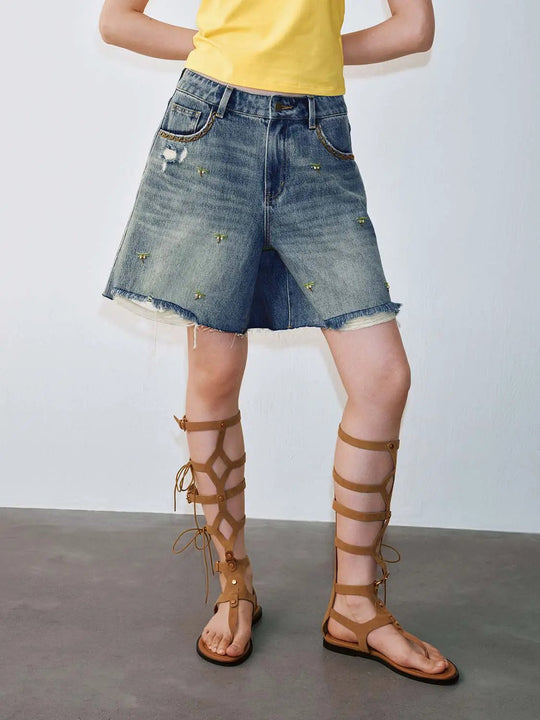 Shorts en jean à perles avec détails bruts