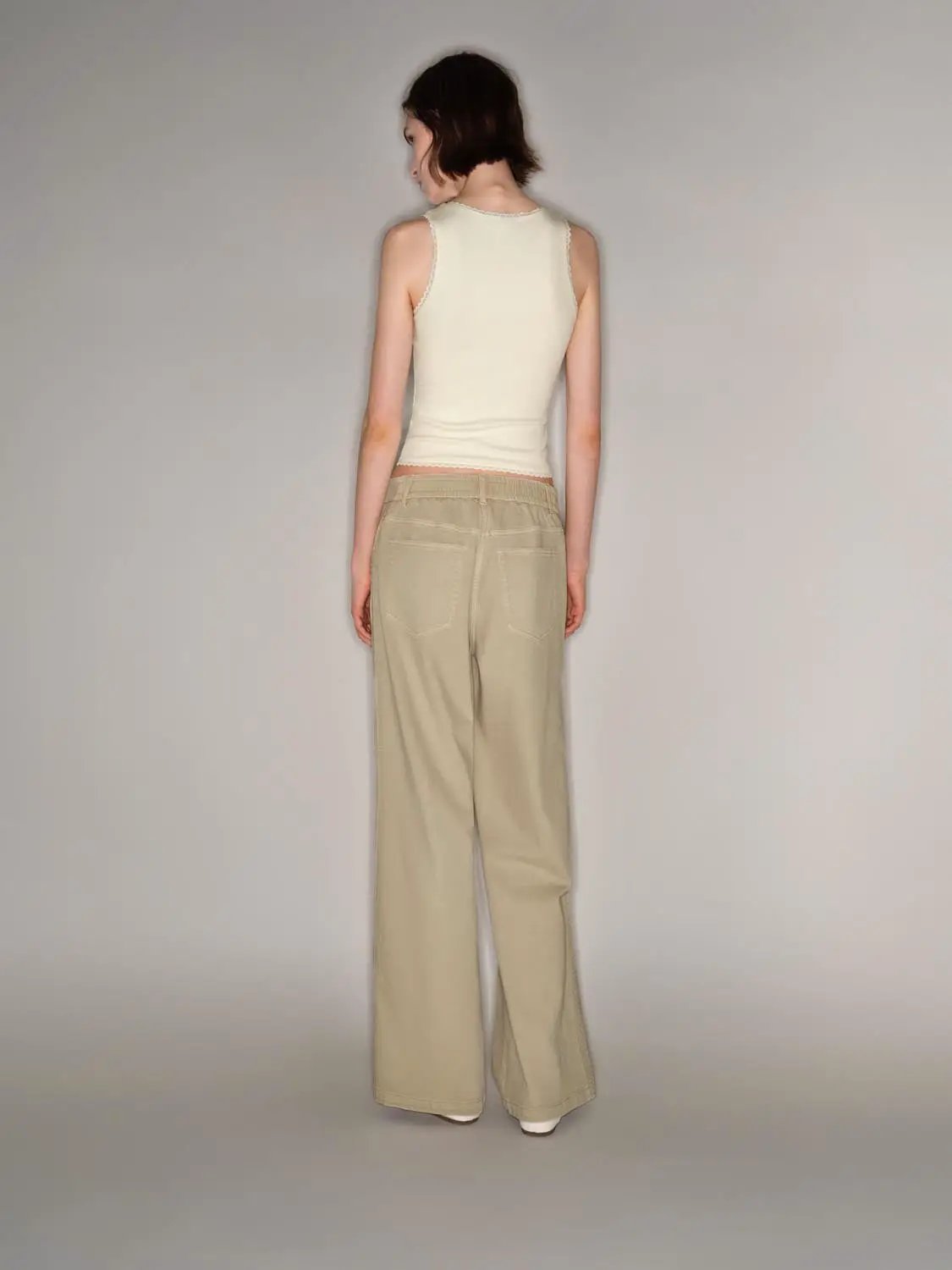 Casual jeans, beige wide-leg pants, back view, Urban Revivo Fashion