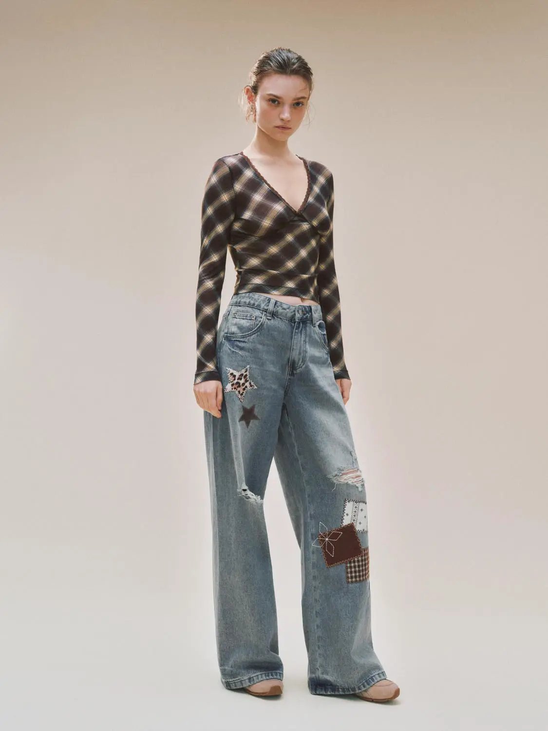 Patchwork ripped wide-leg low-rise cotton jeans in light blue denim with star patches