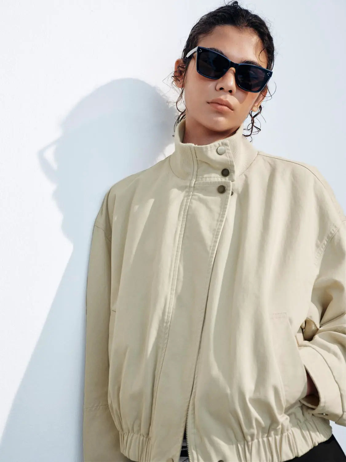 Padded Jacket beige with stand-up collar and snap closures, Urban Revivo Fashion