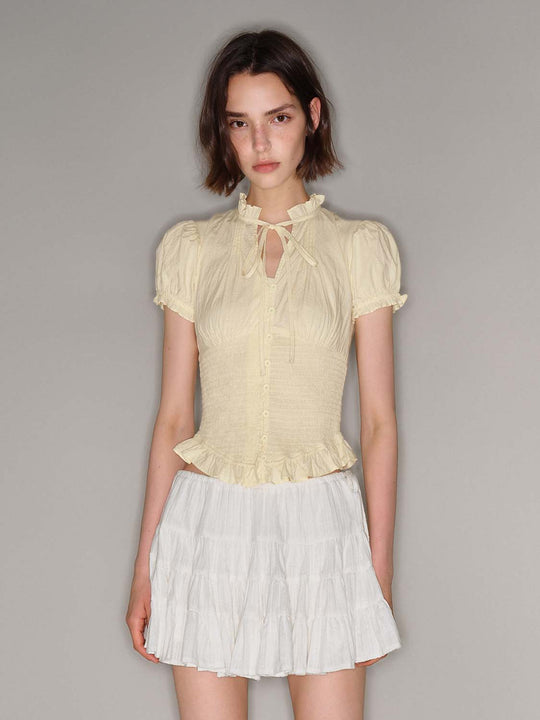 Chemise en coton à col volanté, lien et manches bouffantes